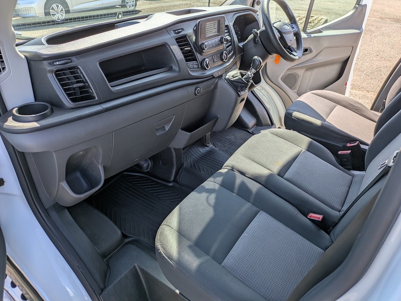 Ford 2.0 350 EcoBlue HD Leader Chassis Cab 2dr Diesel Manual RWD L4 Euro 6 (s/s) (DRW) (130 ps)