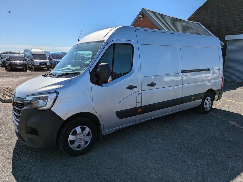 Renault 2.3 dCi 35 Business+ Panel Van 4dr Diesel Manual FWD LWB Medium Roof Euro 6 (135 ps)