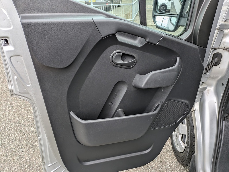 Renault 2.3 dCi 35 Business+ Panel Van 4dr Diesel Manual FWD LWB Medium Roof Euro 6 (135 ps)