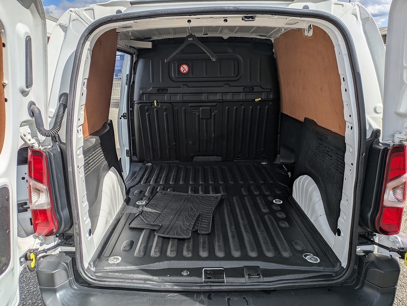 Peugeot 1.5 BlueHDi 1000 Professional Standard Panel Van 5dr Diesel EAT8 SWB Euro 6 (s/s) (130 bhp)