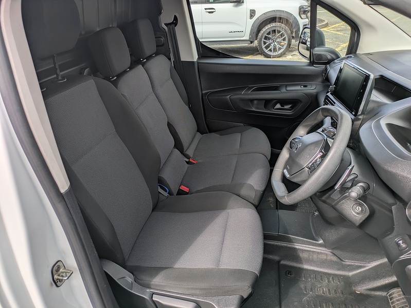 Peugeot 1.5 BlueHDi 1000 Professional Standard Panel Van 5dr Diesel EAT8 SWB Euro 6 (s/s) (130 bhp)