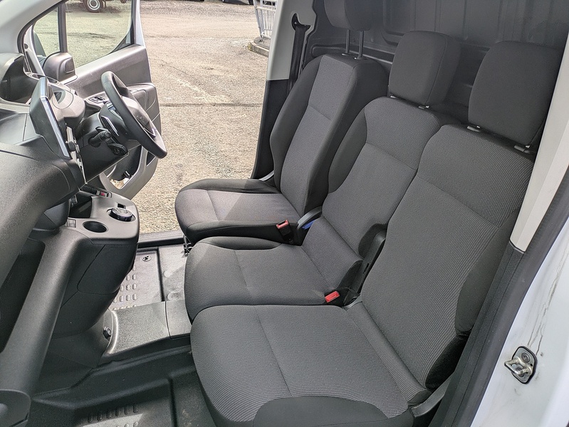 Peugeot 1.5 BlueHDi 1000 Professional Standard Panel Van 5dr Diesel EAT8 SWB Euro 6 (s/s) (130 bhp)
