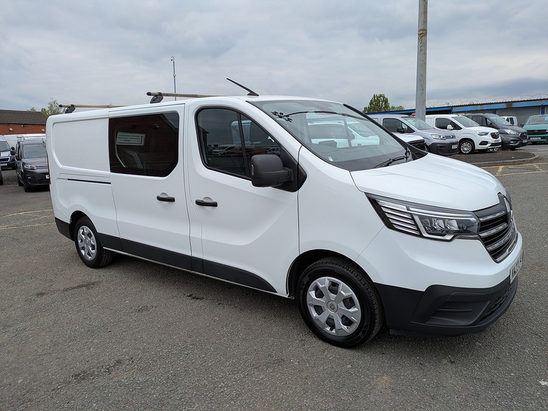 Renault 2.0 dCi Blue LL30 Business+ Crew Van Double Cab 6dr Diesel Manual L2 H1 Euro 6 (s/s) (130 ps)