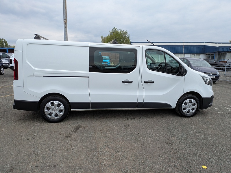 Renault 2.0 dCi Blue LL30 Business+ Crew Van Double Cab 6dr Diesel Manual L2 H1 Euro 6 (s/s) (130 ps)