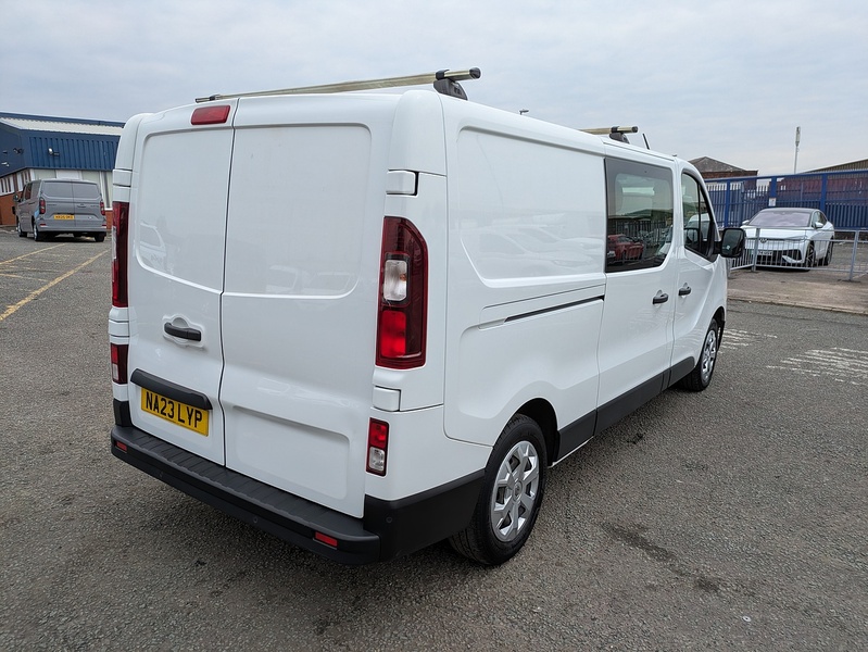 Renault 2.0 dCi Blue LL30 Business+ Crew Van Double Cab 6dr Diesel Manual L2 H1 Euro 6 (s/s) (130 ps)