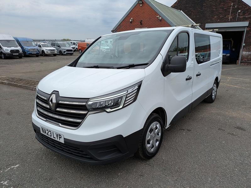 Renault 2.0 dCi Blue LL30 Business+ Crew Van Double Cab 6dr Diesel Manual L2 H1 Euro 6 (s/s) (130 ps)