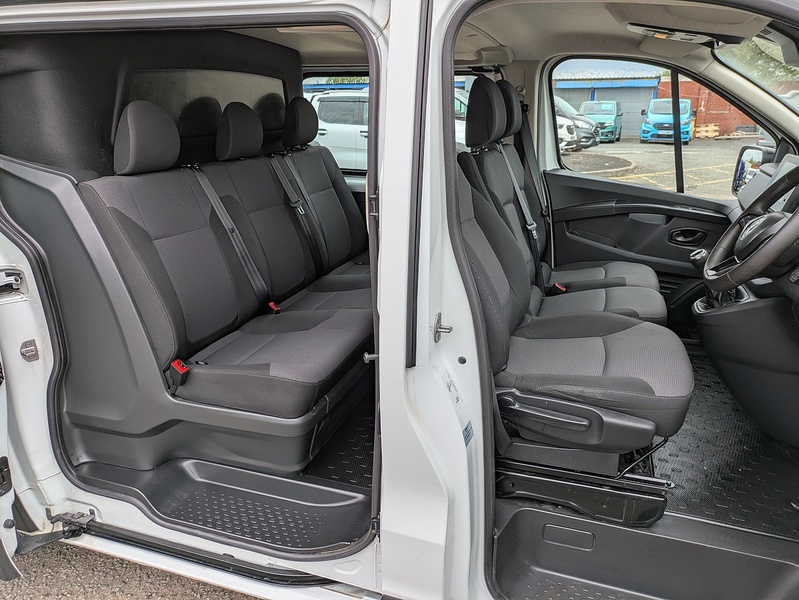 Renault 2.0 dCi Blue LL30 Business+ Crew Van Double Cab 6dr Diesel Manual L2 H1 Euro 6 (s/s) (130 ps)