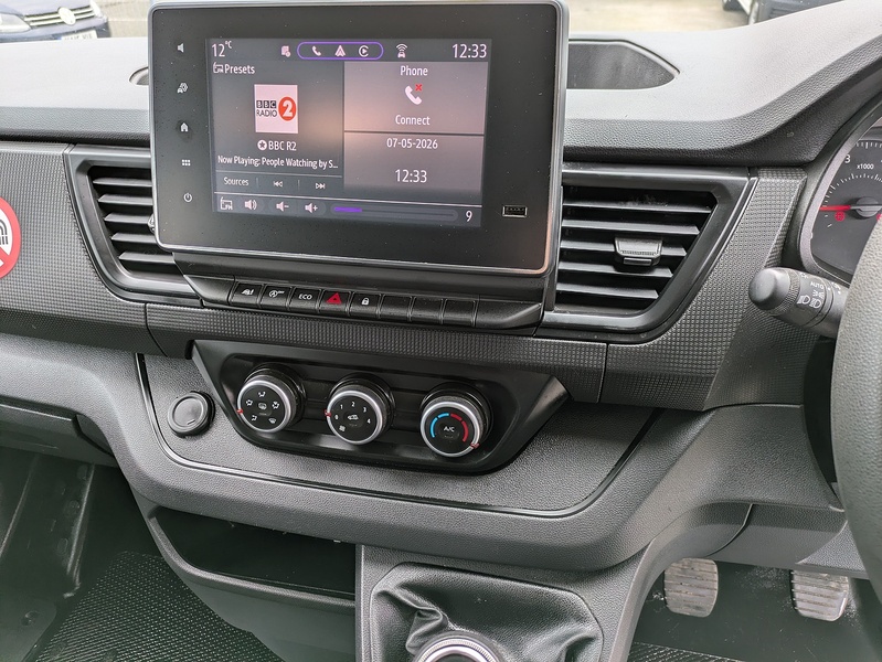 Renault 2.0 dCi Blue LL30 Business+ Crew Van Double Cab 6dr Diesel Manual L2 H1 Euro 6 (s/s) (130 ps)