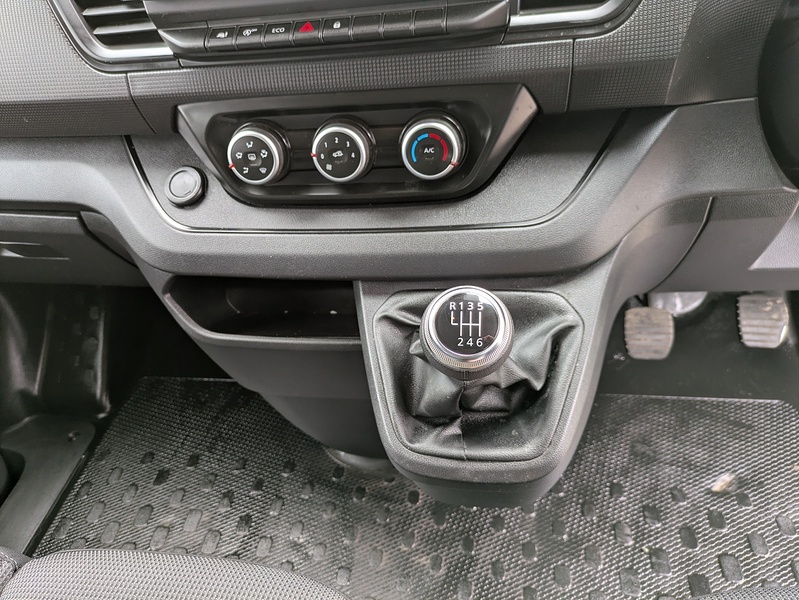 Renault 2.0 dCi Blue LL30 Business+ Crew Van Double Cab 6dr Diesel Manual L2 H1 Euro 6 (s/s) (130 ps)