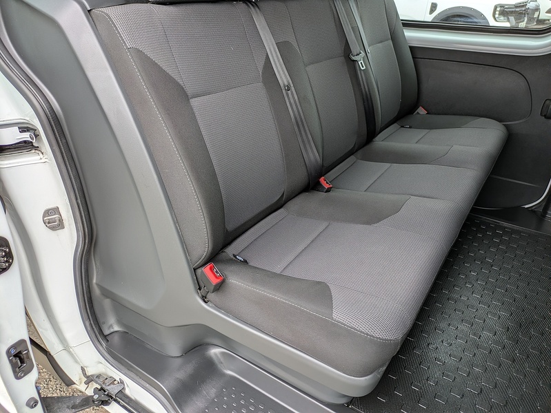 Renault 2.0 dCi Blue LL30 Business+ Crew Van Double Cab 6dr Diesel Manual L2 H1 Euro 6 (s/s) (130 ps)