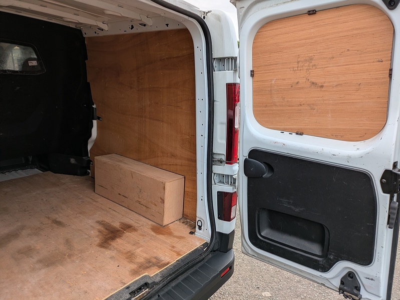 Renault 2.0 dCi Blue LL30 Business+ Crew Van Double Cab 6dr Diesel Manual L2 H1 Euro 6 (s/s) (130 ps)