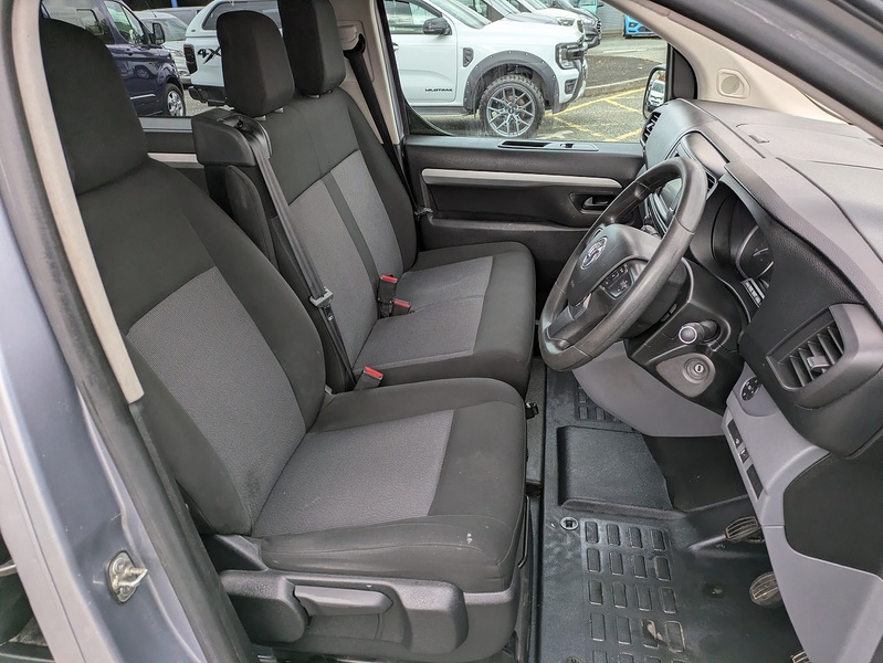 Vauxhall 2.0 Turbo D 3100 Elite Crew Van Double Cab 5dr Diesel Manual L2 H1 Euro 6 (s/s) (120 ps)