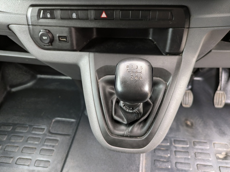 Vauxhall 2.0 Turbo D 3100 Elite Crew Van Double Cab 5dr Diesel Manual L2 H1 Euro 6 (s/s) (120 ps)