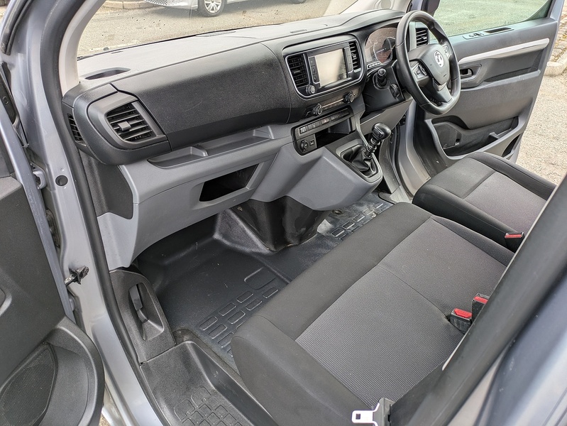 Vauxhall 2.0 Turbo D 3100 Elite Crew Van Double Cab 5dr Diesel Manual L2 H1 Euro 6 (s/s) (120 ps)
