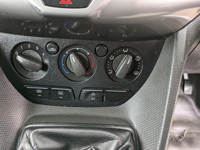 Ford 1.5 TDCi 200 Trend Panel Van 5dr Diesel Manual L1 H1 (119 g/km, 118 bhp)