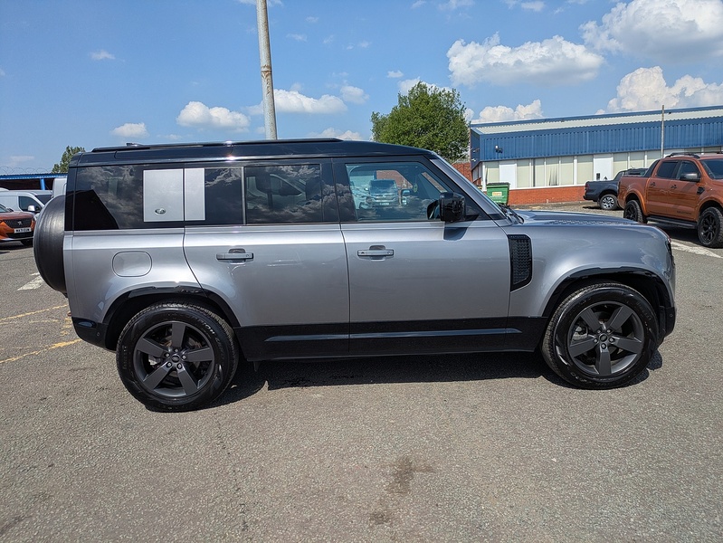 Land Rover 3.0 D250 MHEV X-Dynamic SE SUV 5dr Diesel Auto 4WD Euro 6 (s/s) (250 ps)