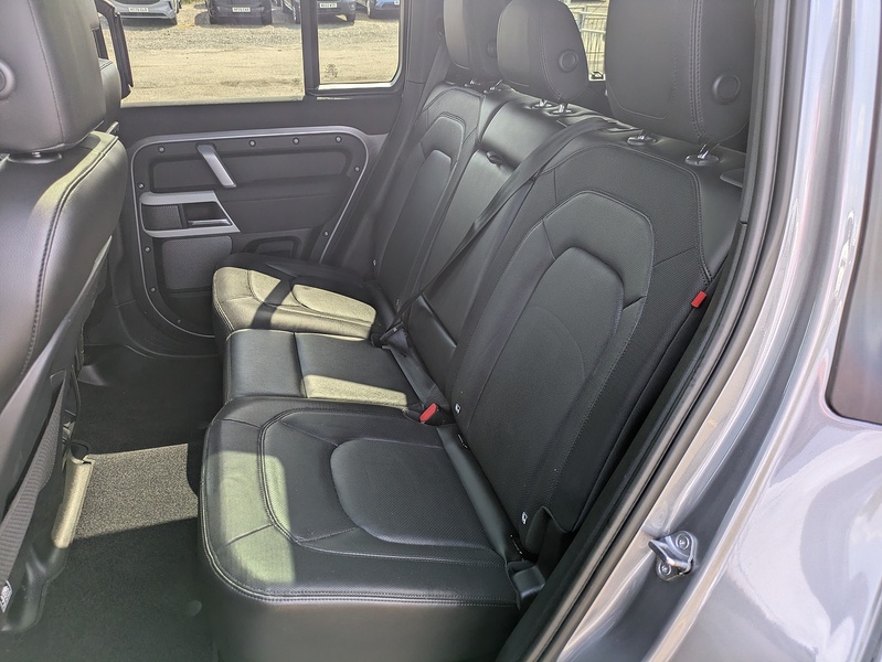Land Rover 3.0 D250 MHEV X-Dynamic SE SUV 5dr Diesel Auto 4WD Euro 6 (s/s) (250 ps)