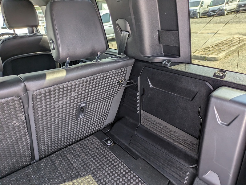 Land Rover 3.0 D250 MHEV X-Dynamic SE SUV 5dr Diesel Auto 4WD Euro 6 (s/s) (250 ps)