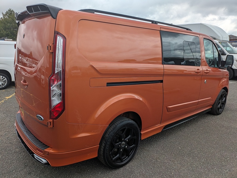 Ford 2.0 320 EcoBlue Limited Crew Van Double Cab 5dr Diesel Auto L2 H1 Euro 6 (s/s) (130 ps)