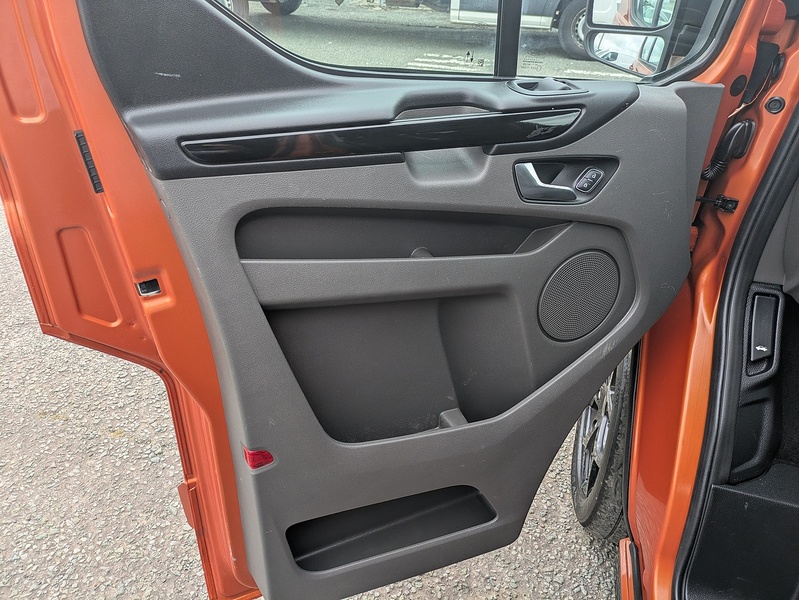 Ford 2.0 320 EcoBlue Limited Crew Van Double Cab 5dr Diesel Auto L2 H1 Euro 6 (s/s) (130 ps)