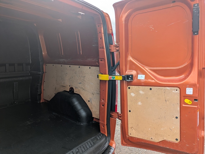 Ford 2.0 320 EcoBlue Limited Crew Van Double Cab 5dr Diesel Auto L2 H1 Euro 6 (s/s) (130 ps)