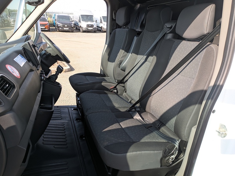 Vauxhall 2.3 CDTi 3500 BiTurbo Platform Cab 2dr Diesel Manual FWD L3 H1 Euro 6 (135 ps)