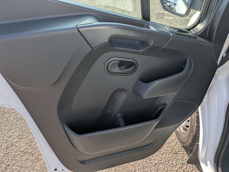 Vauxhall 2.3 CDTi 3500 BiTurbo Platform Cab 2dr Diesel Manual FWD L3 H1 Euro 6 (135 ps)