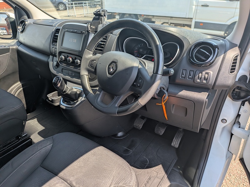 Renault 2.0 dCi ENERGY 28 Sport Nav Panel Van 5dr Diesel Manual SWB Standard Roof Euro 6 (s/s) (145 ps)