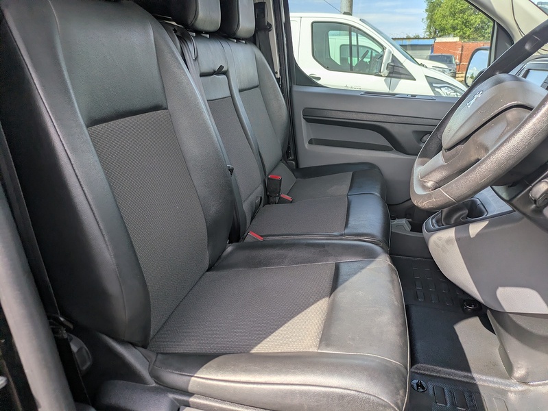 Peugeot 2.0 BlueHDi 1400 Professional Standard Panel Van 6dr Diesel Manual MWB Euro 6 (s/s) (120 ps)