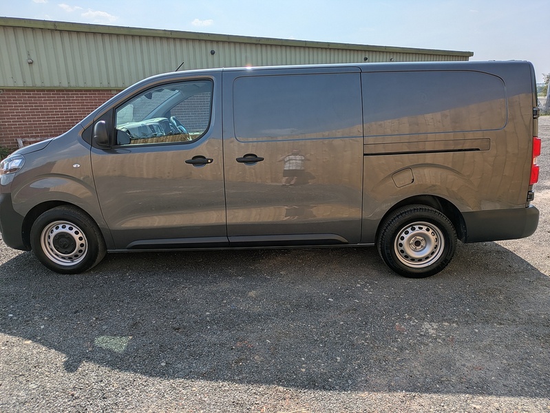 Vauxhall 2.0 Turbo D 3100 Dynamic Panel Van 6dr Diesel Auto L2 H1 Euro 6 (s/s) (145 ps)