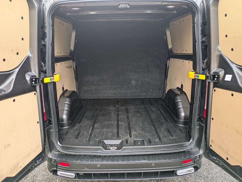 Ford 2.0 300 EcoBlue Limited Panel Van 5dr Diesel Manual L2 H1 Euro 6 (s/s) (130 ps)