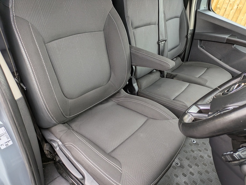 Nissan Primastar 2.0 dCi 30 Tekna L2 H1 Euro 6 (s/s) 5dr