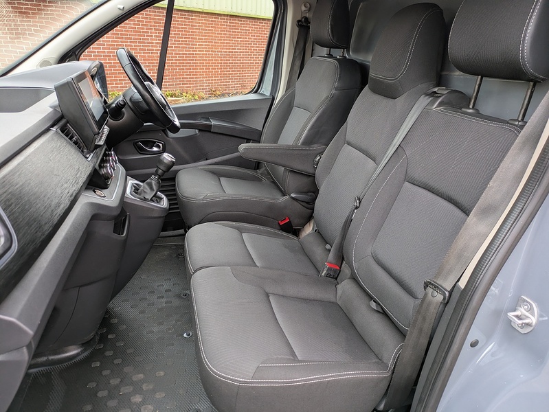 Nissan Primastar 2.0 dCi 30 Tekna L2 H1 Euro 6 (s/s) 5dr