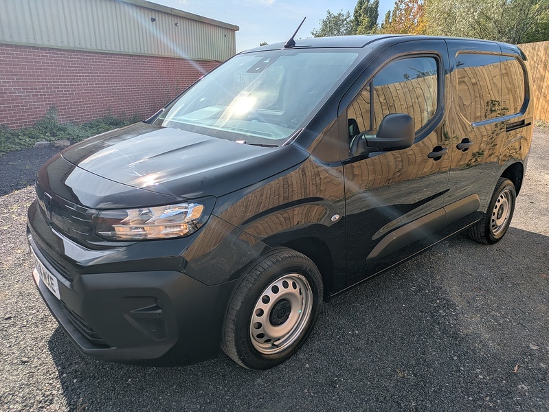 Peugeot 1.5 BlueHDi 1000 Professional Standard Panel Van 5dr Diesel EAT8 SWB Euro 6 (s/s) (130 ps)