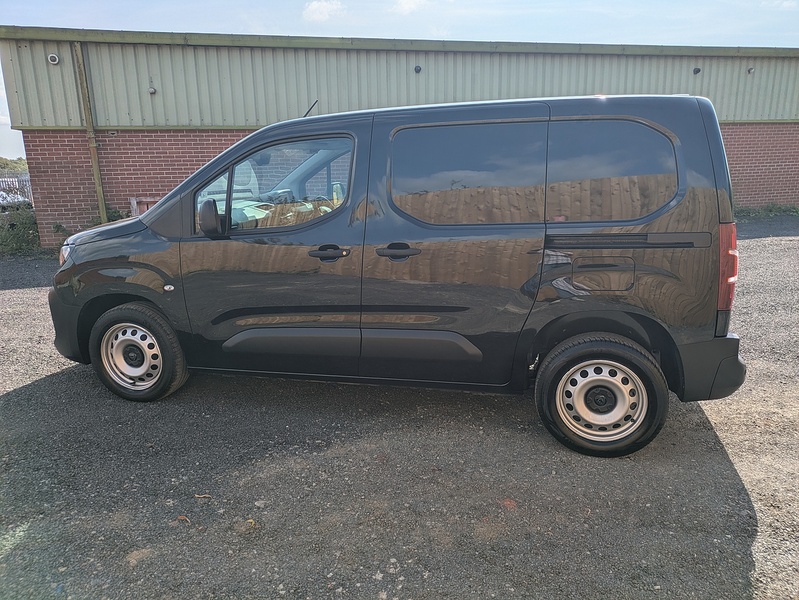 Peugeot 1.5 BlueHDi 1000 Professional Standard Panel Van 5dr Diesel EAT8 SWB Euro 6 (s/s) (130 ps)