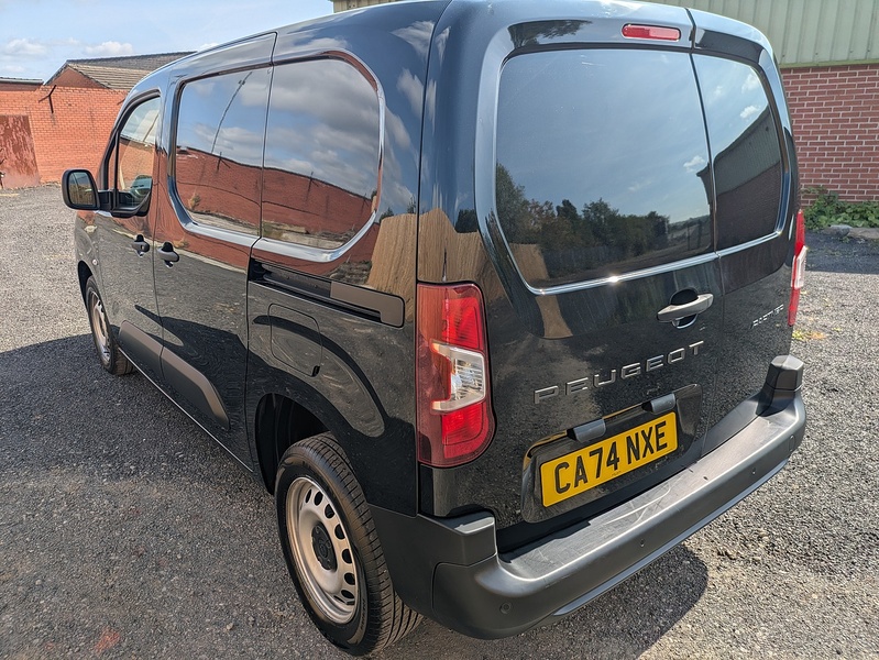 Peugeot 1.5 BlueHDi 1000 Professional Standard Panel Van 5dr Diesel EAT8 SWB Euro 6 (s/s) (130 ps)