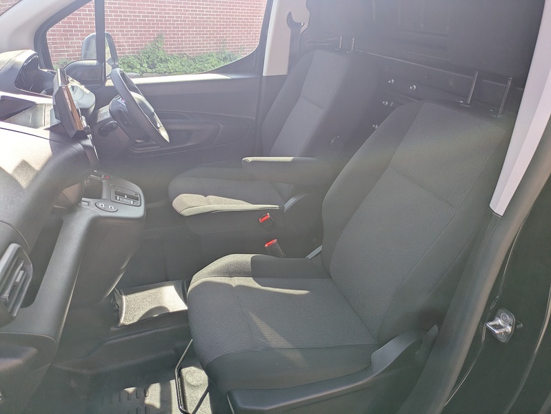Peugeot 1.5 BlueHDi 1000 Professional Standard Panel Van 5dr Diesel EAT8 SWB Euro 6 (s/s) (130 ps)