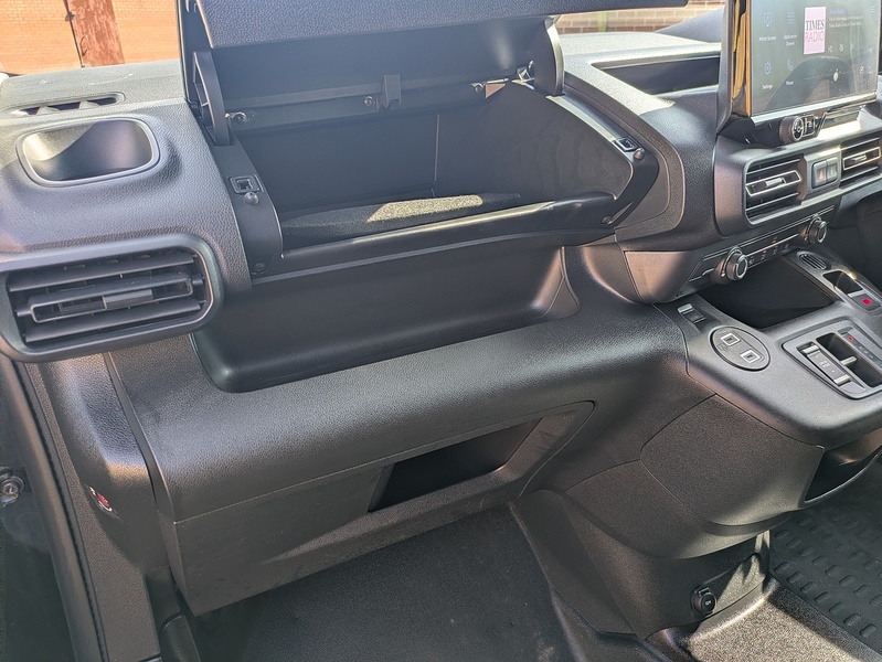 Peugeot 1.5 BlueHDi 1000 Professional Standard Panel Van 5dr Diesel EAT8 SWB Euro 6 (s/s) (130 ps)