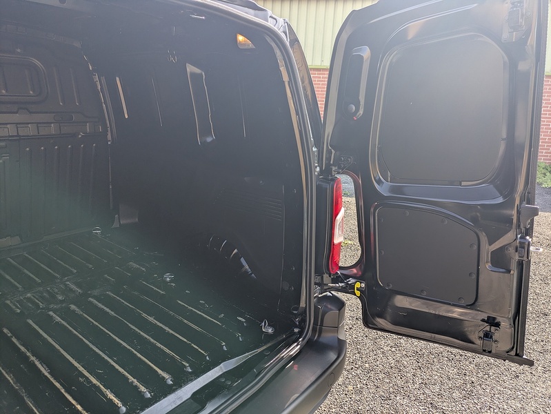 Peugeot 1.5 BlueHDi 1000 Professional Standard Panel Van 5dr Diesel EAT8 SWB Euro 6 (s/s) (130 ps)