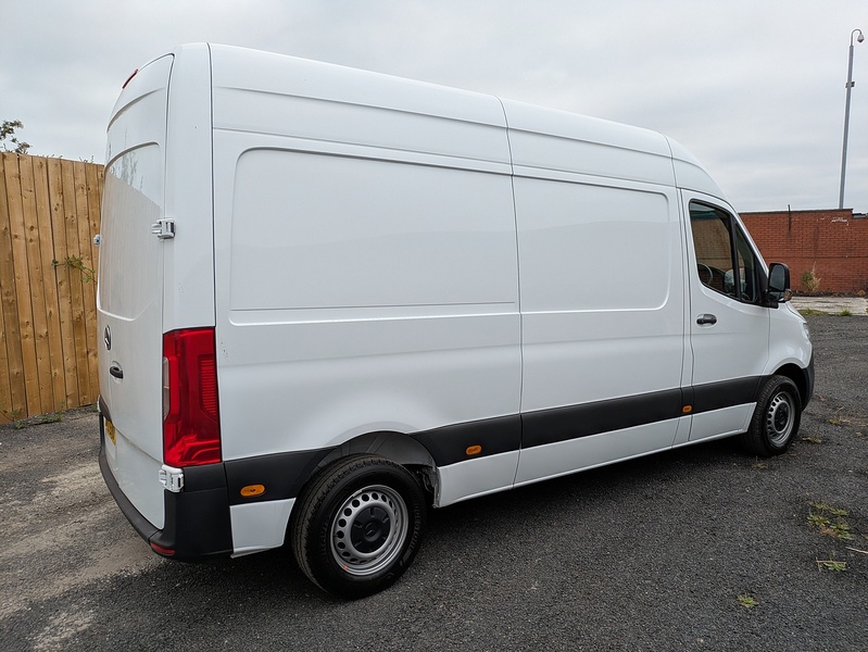 Mercedes-Benz 2.0 315 CDI Progressive Panel Van 5dr Diesel Manual FWD L2 H2 Euro 6 (s/s) (150 ps)