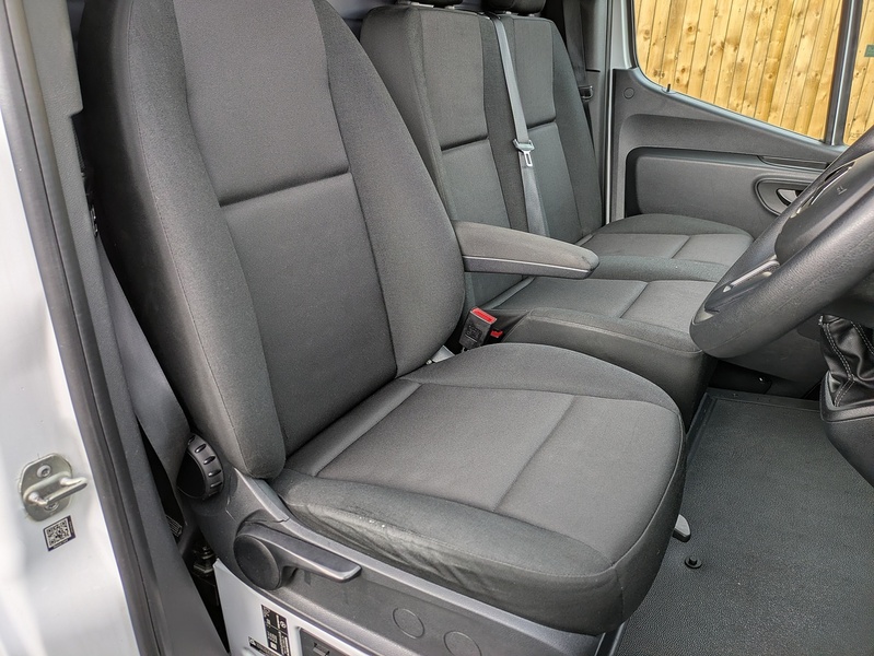 Mercedes-Benz 2.0 315 CDI Progressive Panel Van 5dr Diesel Manual FWD L2 H2 Euro 6 (s/s) (150 ps)