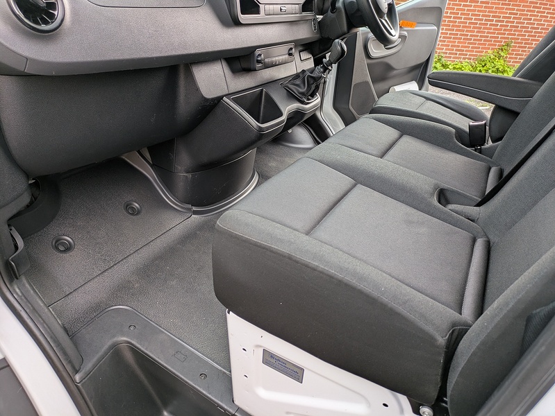 Mercedes-Benz 2.0 315 CDI Progressive Panel Van 5dr Diesel Manual FWD L2 H2 Euro 6 (s/s) (150 ps)