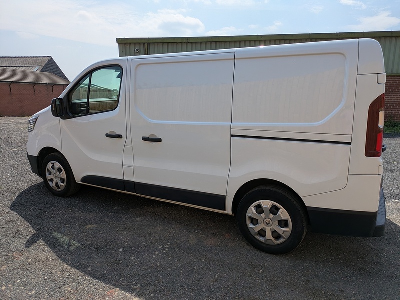 Renault 2.0 dCi Blue SL28 Business+ Panel Van 5dr Diesel Manual L1 H1 Euro 6 (s/s) (130 ps)