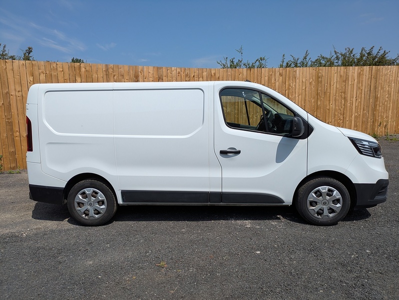 Renault 2.0 dCi Blue SL28 Business+ Panel Van 5dr Diesel Manual L1 H1 Euro 6 (s/s) (130 ps)