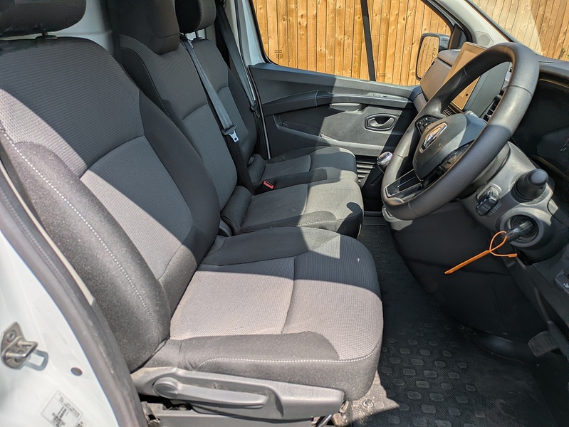 Renault 2.0 dCi Blue SL28 Business+ Panel Van 5dr Diesel Manual L1 H1 Euro 6 (s/s) (130 ps)