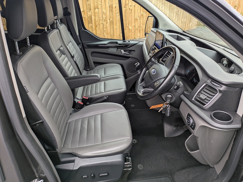 Ford 2.0 320 EcoBlue Limited Crew Van Double Cab 5dr Diesel Manual L2 H1 Euro 6 (s/s) (185 ps)