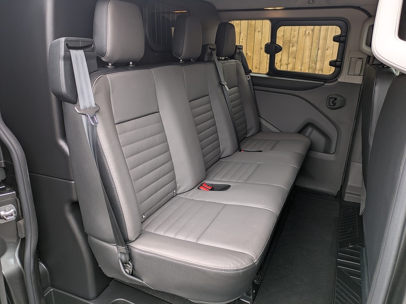 Ford 2.0 320 EcoBlue Limited Crew Van Double Cab 5dr Diesel Manual L2 H1 Euro 6 (s/s) (185 ps)