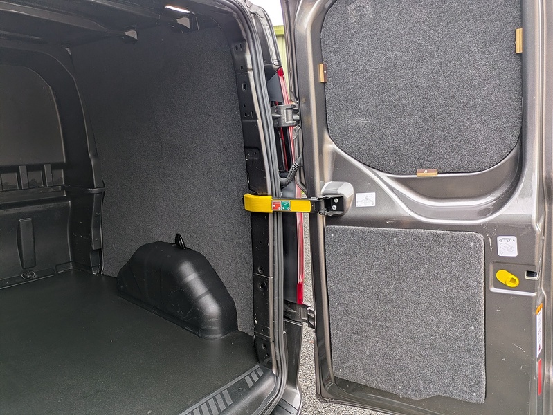 Ford 2.0 320 EcoBlue Limited Crew Van Double Cab 5dr Diesel Manual L2 H1 Euro 6 (s/s) (185 ps)