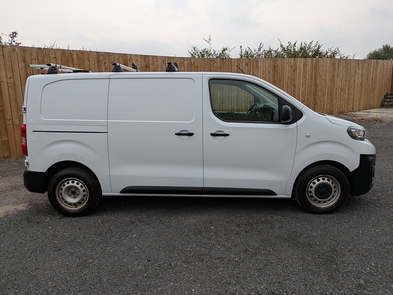 Peugeot 1.5 BlueHDi 1000 Professional Premium + Standard Panel Van 6dr Diesel Manual MWB Euro 6 (s/s) (100 bhp)