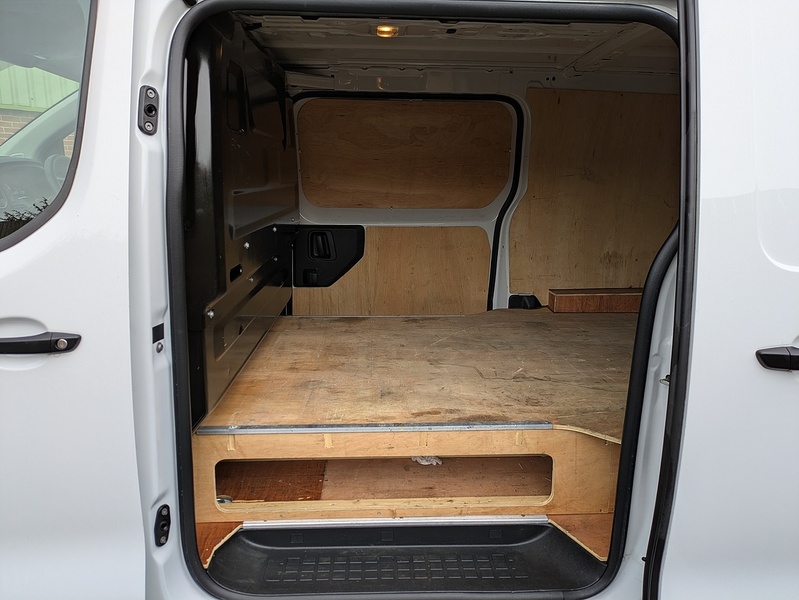 Peugeot 1.5 BlueHDi 1000 Professional Premium + Standard Panel Van 6dr Diesel Manual MWB Euro 6 (s/s) (100 bhp)